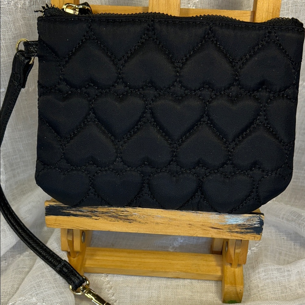 NWOT Betsey Johnson heart quilted leashed wallet/pouch
